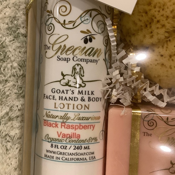 Grecian Soap Co. Scented Black Raspberry Vanilla Bath & Body Gift Set NWT. - Picture 3 of 16